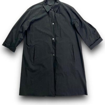 #75 • Prada Vintage Black Below-The-Knee Raincoat, Made in Italy - Size 46/US 10
https://www.lux.bid