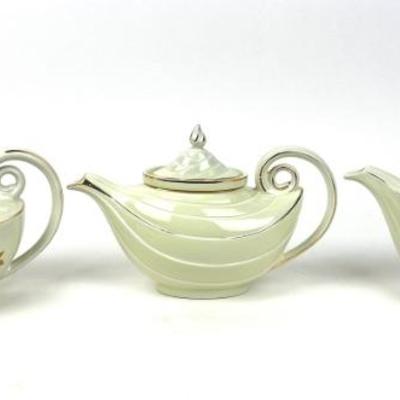 #261 • Hall's Superior Ivory And Gold Aladdin Style Tea Pots (3)
https://www.lux.bid