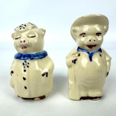 #104 • Shawnee Salt & Pepper Shaker Small Pigs Smiley & Winnie 1940's
https://www.lux.bid