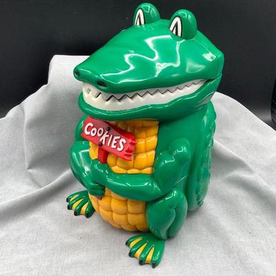 Talking Alligator cookie jar, 1999