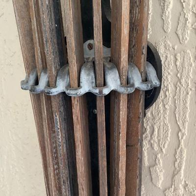 Wall mounted clothes dryer
