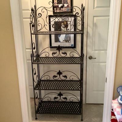 Shelving baker's rack