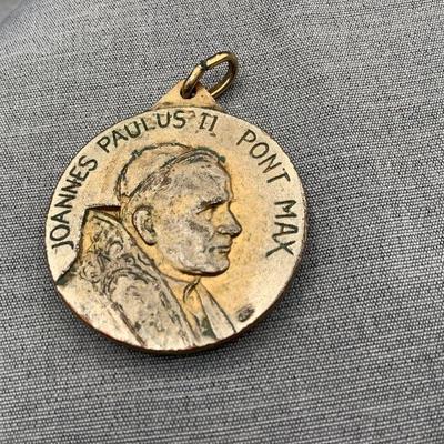 Pope pendant