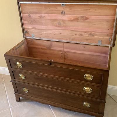 Lane cedar chest with lower drawer