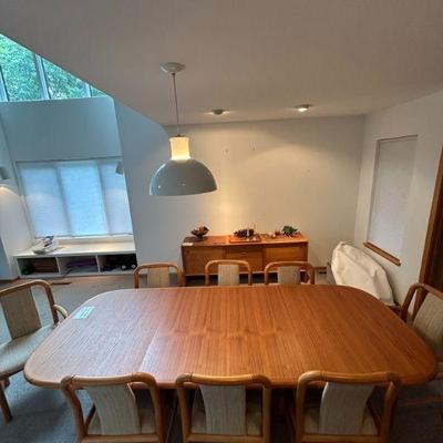 Danish teak dining table & 8 chairs (102.5 x 41 x 28)