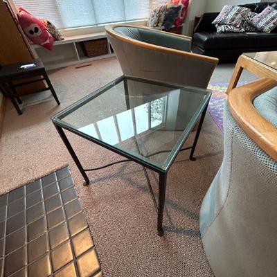 Glass top Wrought Iron table (22 x 22 x 22)
