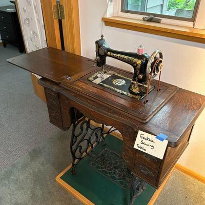 Franklin sewing table & Machine (49.5 x 19 x 41 (opened)