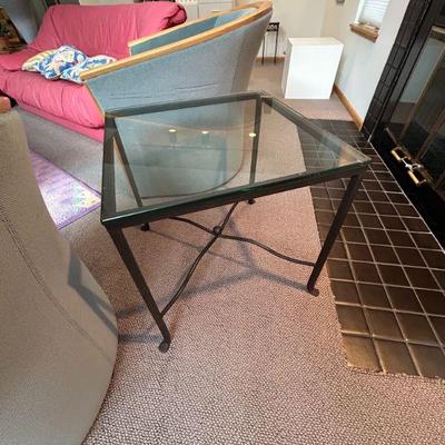 Glass top Wrought Iron table (22 x 22 x 22)