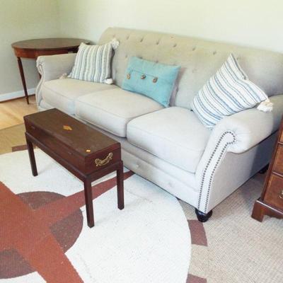 WHITE LINENY ROLLED ARM TUFTED BACK DETAILED SOFA WITH INLAY WOOD SMALL NARROW TRUNK