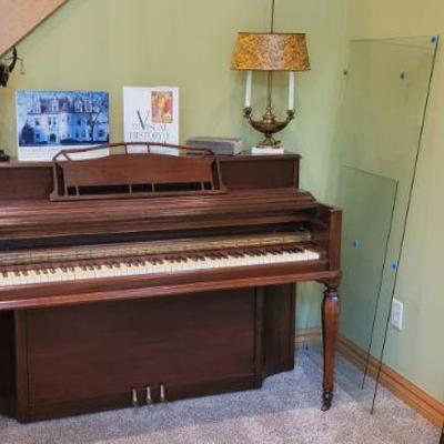 Piano and Decor 