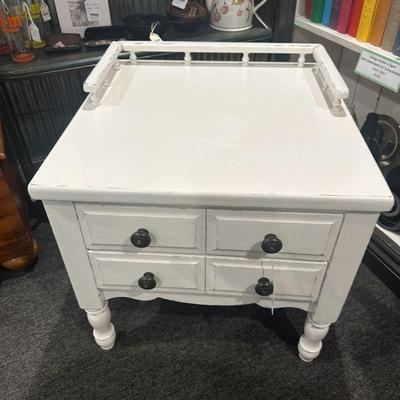 ACCENT TABLE