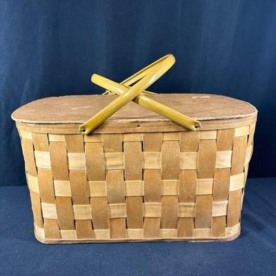LARGE VINTAGE PICNIC BASKET