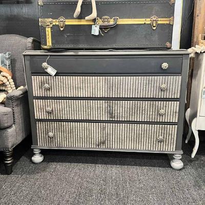 STRIPE DRESSER