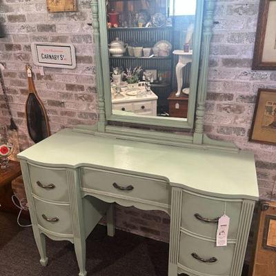 VINTAGE VANITY W/ MIRROR