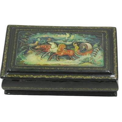 VINTAGE RUSSIAN PALEKH HAND PAINTED LACQUER BOX