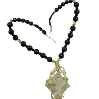 LARGE WHITE DRUZY STATEMENT NECKLACE