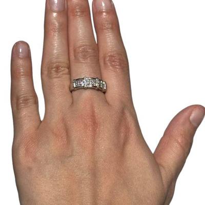 18K GOLD PRINCESS CUT AND ROUND DIAMONDS RING