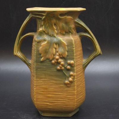 ROSEVILLE 1941 BUSHBERRY VASE