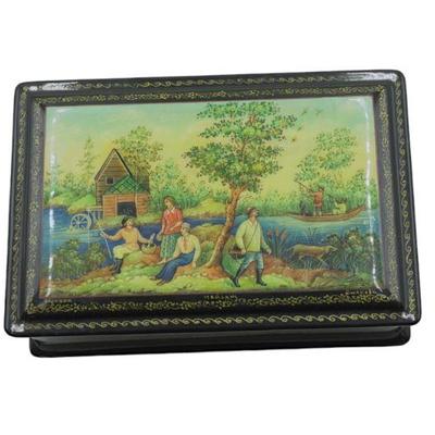 VINTAGE RUSSIAN HAND PAINTED PALEKH LACQUER BOX