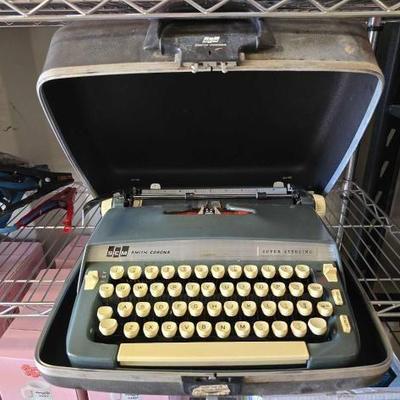 #4048 • Smith-Corona Type Writer
