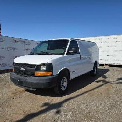 #290 • 2005 Chevrolet Express Van
