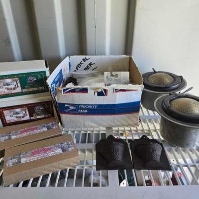 #8610 • (2) Railroad Lights, Model Kits and Miniature Supplies
v