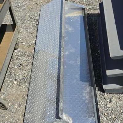 #80232 • (2) Metal Shelves
