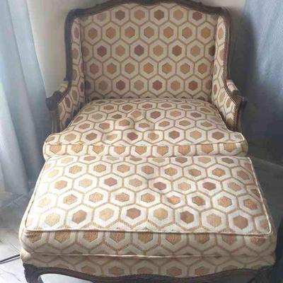 Large Sitting Chair with Ottoman