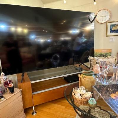Large tv Samsung 74inch 