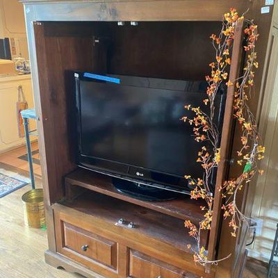 Pine TV Cabinet with LG Flat Screen TV