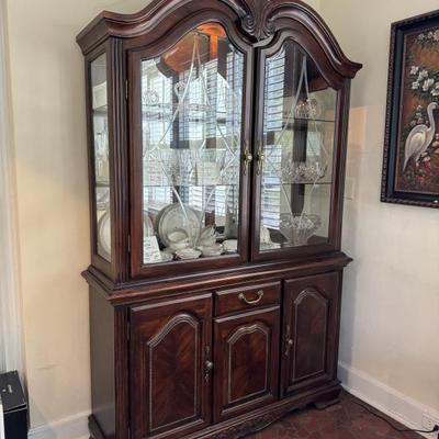 $175-China cabinet, 1 drawer, 2 doors, one piece 87