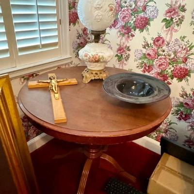 $110- large pedestal table 29"H 34"diameter