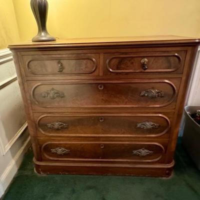 $275- chest of drawers, 5 drawers, dove tail, 39