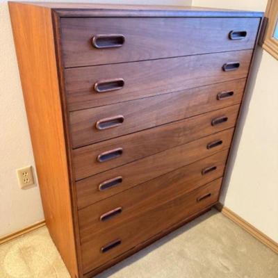 7-Drawer Chest