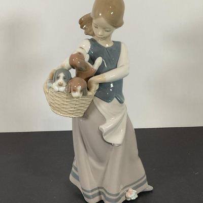 lladro "Girl w/ Puppies"