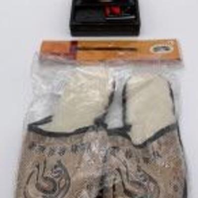 Aussie Kangaroo Wallet & Sheepskin Slippers - New