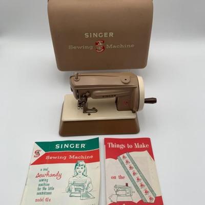 Singer Mini-Sewing Machine #40K - Hand-Operated - 1960s
