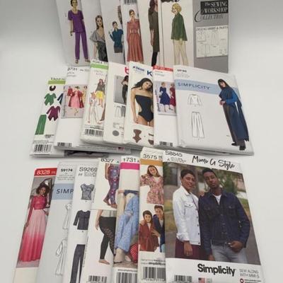 20 Mass Market Women's Sewing Patterns - Simplicity, Vogue - All Uncut