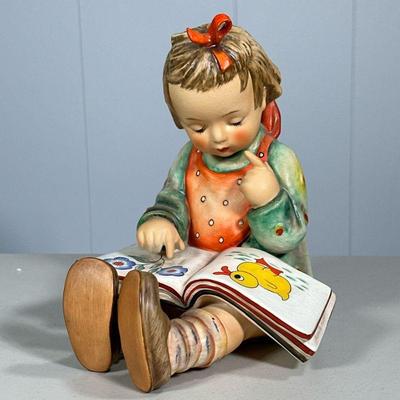 BOOK WORM LARGE HUMMEL FIGURINE | Hum 3/II Book Worm large Hummel figurine. - l. 8 x w. 6.5 x h. 9 in

