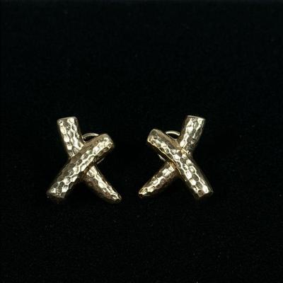 14K GOLD EARRINGS | Pair of 14K gold earrings in X-shape with hammered texture, marked on back “14K” weight: 6.1g.

