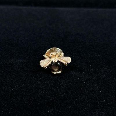 14K GOLD BUG PIN | Designed as a (tested to) 14K gold bug-form pin/brooch; 0.5 in., 4g. No apparent markings.

