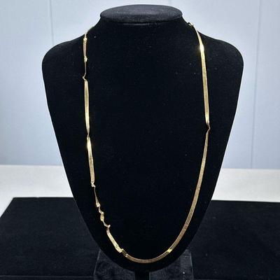 14K GOLD CHAIN | 14K gold chain with fine herringbone links, marked "14K Italy" weight: 4g. - l. 22 in

