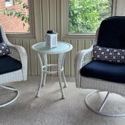 Wicker swivel chairs & occasional table