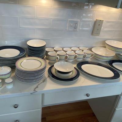 Such great and fun Kate Spade/Lenox porcelain dinnerware in spectacular condition!!
Set includes:
14 Dinner plates, 11", white with...