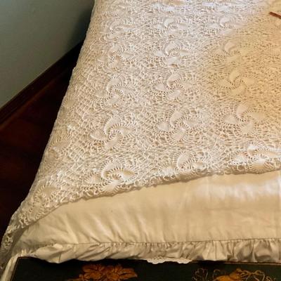 Crouched bedspread