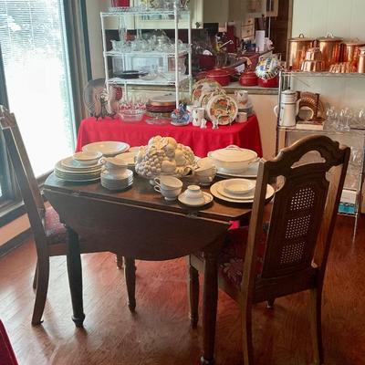 Drop leaf table