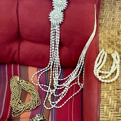 Long necklace, chokers