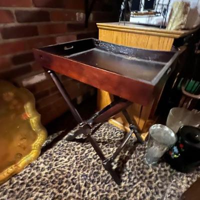serving tray (damaged) w/folding stand