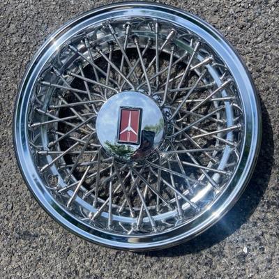 1982-86 Oldsmobile wore hub cap set of 4