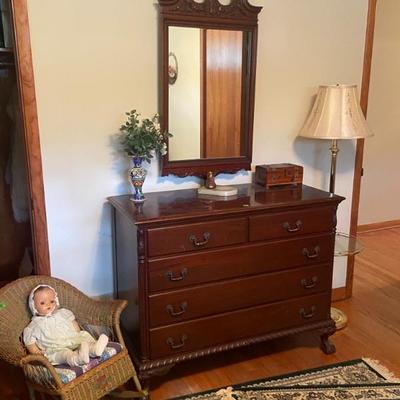 Ladies dresser